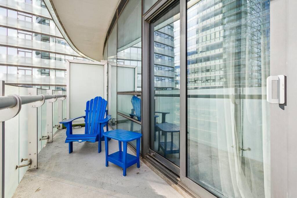 Apartment Luxury - Steps To Everything - Balcony View *